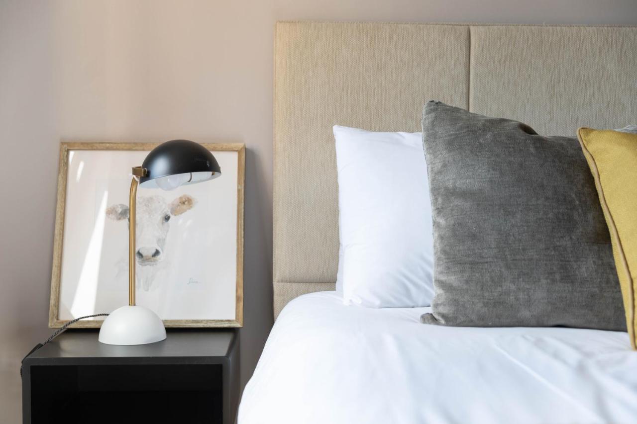 Stunning 1 Bed Merchant City Apartment With Parking Glasgow Buitenkant foto