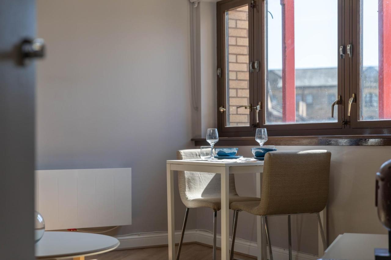 Stunning 1 Bed Merchant City Apartment With Parking Glasgow Buitenkant foto